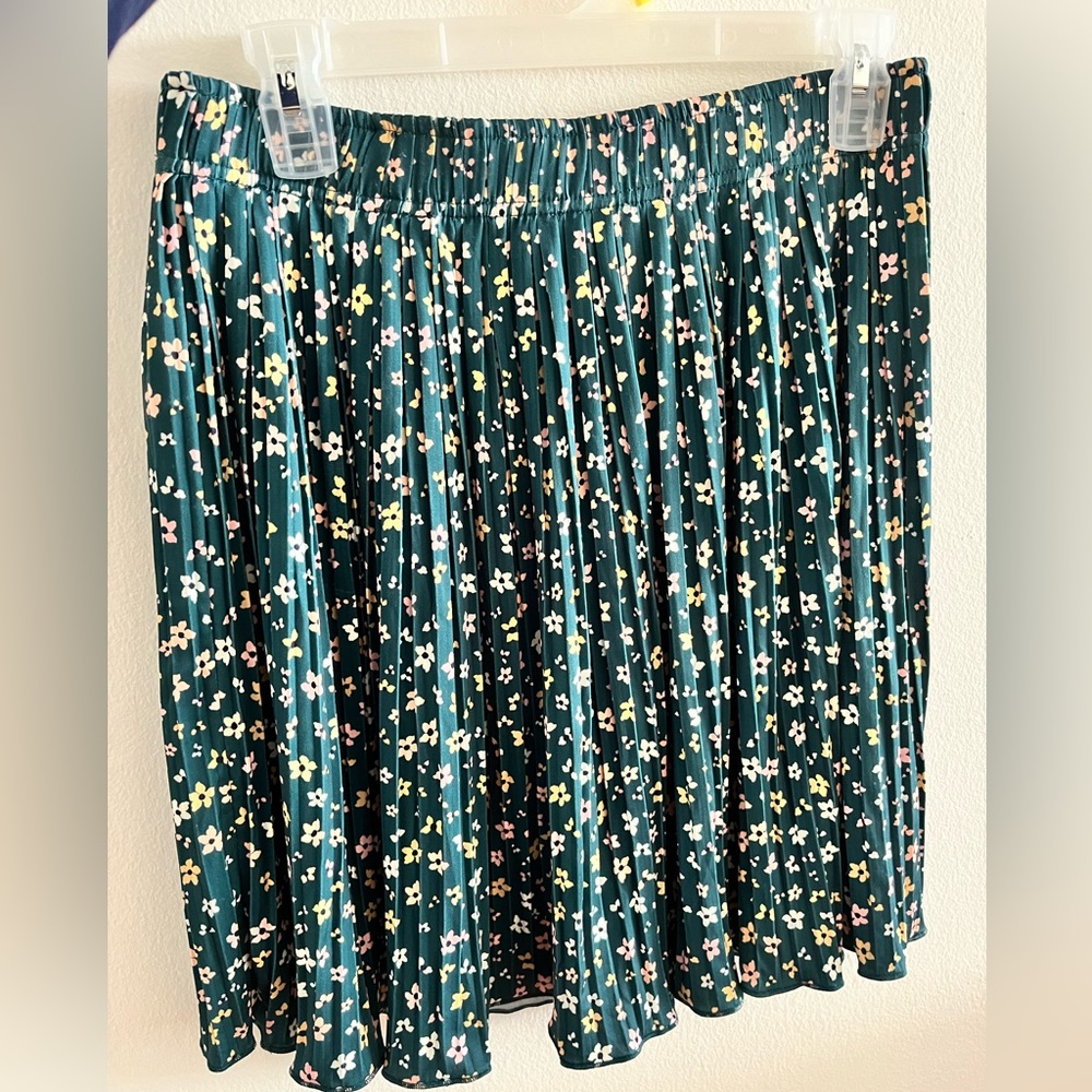 Loft floral skirt only wore once.